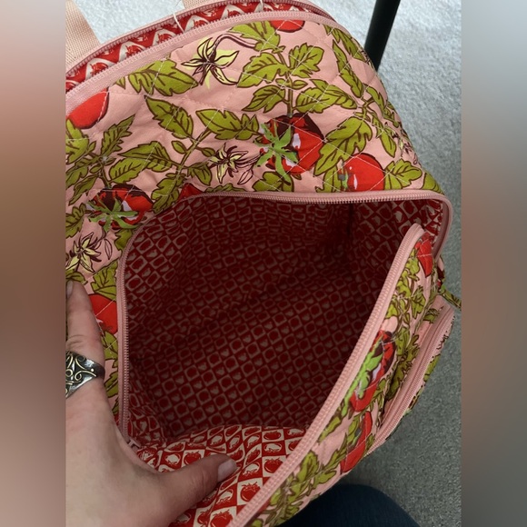 NWOT Vera Bradley Tomato Vines Bancroft Backpack - Picture 8 of 10